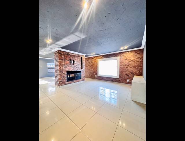 5 BEDROOM FREESTANDING FOR SALE IN MINERALIA